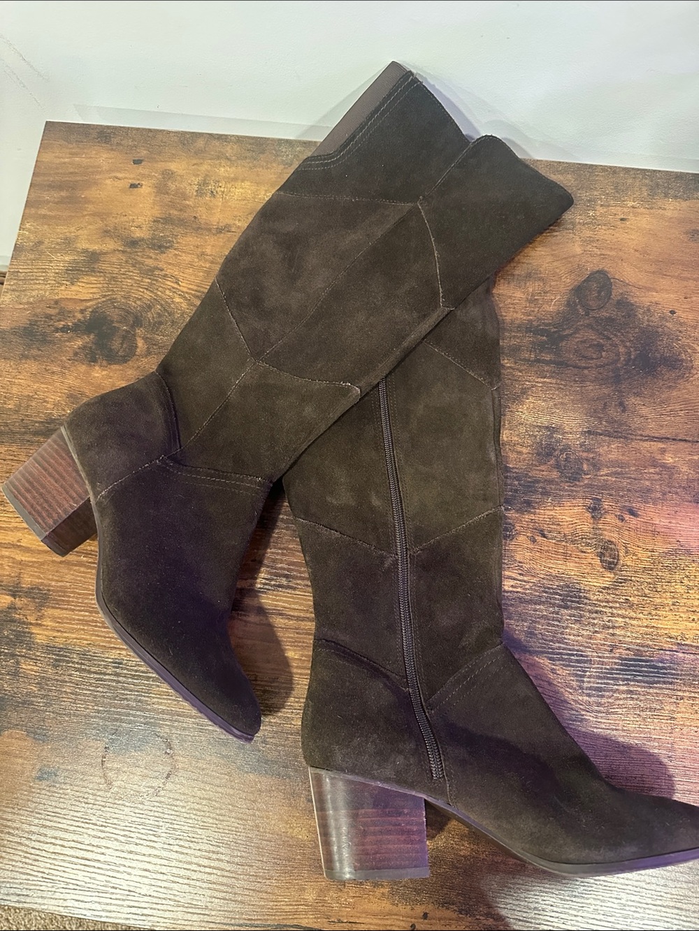 Crown Vintage Dark Brown Suede Knee-High Heeled Boots size 8 Yellowstone